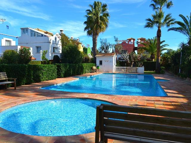 Casa pareada en venta en Dénia, El Montgó. Bonito Pareado en un magnífico complejo residencial con preciosas zonas comunitarias a escasos metros del centro. Casas pareadas.