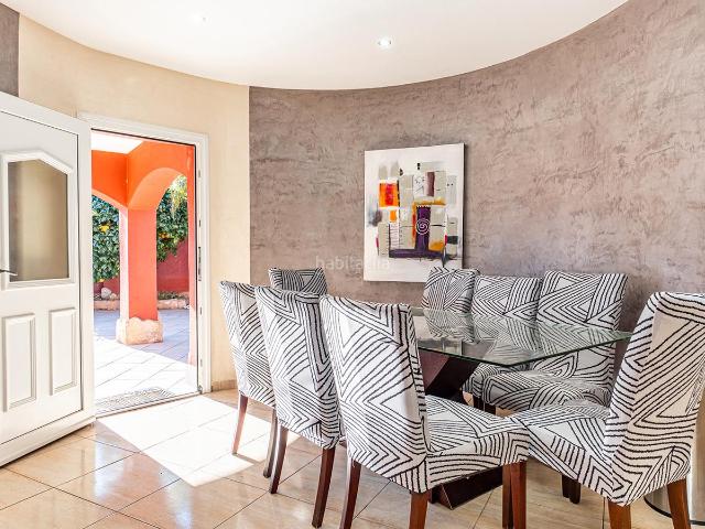 Casa pareada en venta en Empuriabrava, Carmençó Costa Brava. Casa de 4 dormitorios, con piscina, a 5 minutos de la playa. Casas pareadas.