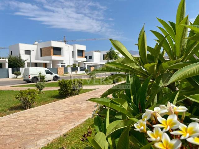 Casa pareada en venta en Ejido El, Almerimar. VIVIENDA PAREADA EN PUERTO MARINA GOLF. Casas pareadas Ejido.