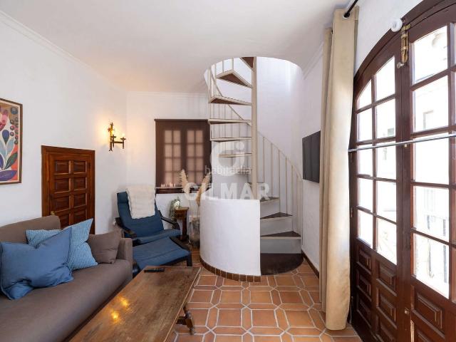 Casa pareada en venta en Estepona, Centro. Descubre esta Casa Mata con el encanto de las casas blancas de los pueblos andaluces, ubicada en pleno corazón de Estepona. Este i. Casas pareadas.