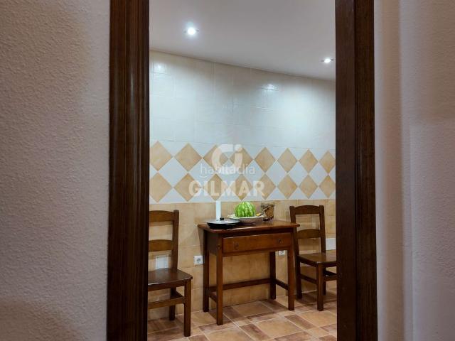 Casa pareada en venta en Estepona, Bel Air. Descubre este encantador chalet pareado repartido en 2 plantas, de 3 dormitorios y 2 baños, una vivienda que combina comodidad, pr. Casas pareadas.