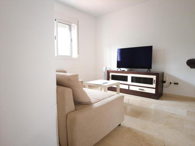 Casa pareada en venta en Estepona, Bel Air. PJ INMOBILIARIA ofrece en EXCLUSIVA esta magnífica vivienda en la urbanización Villas Madrid. Casas pareadas.