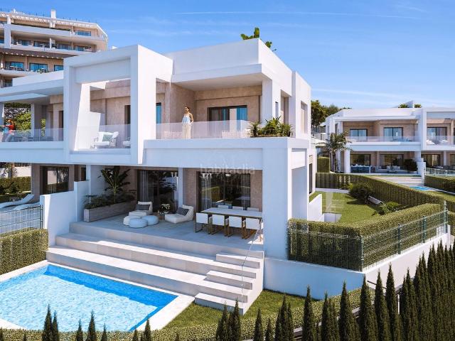 Casa pareada en venta en Estepona, La Concha Resina Golf. Nuevo proyecto en la Nueva Milla de Oro con espectaculares vistas al mar. Casas pareadas.