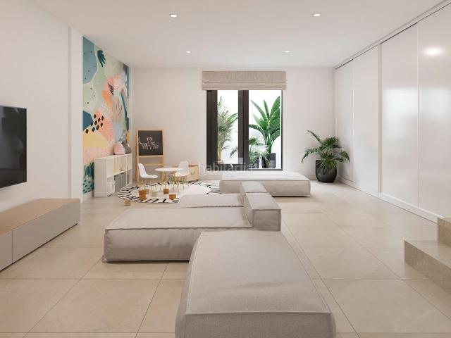 Casa pareada en venta en Estepona, Nueva Atalaya. Villa Pareada de 3 dormitorios y 3 baños con jardín, sótano y solarium. Estepona. Casas pareadas.