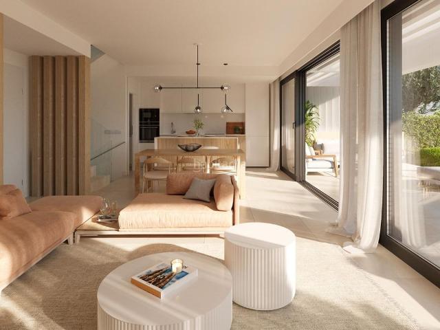 Casa pareada en venta en Estepona, Nueva Atalaya. Villa Pareada de 3 dormitorios y 3 baños con jardín y sótano. Estepona. Casas pareadas.
