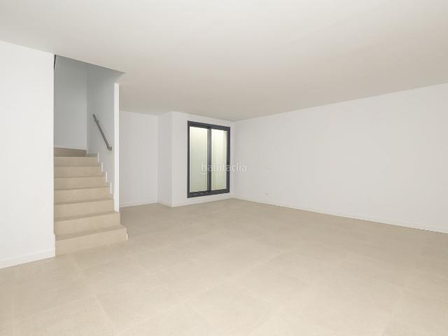 Casa pareada en venta en Estepona, Nueva Atalaya. Impresionante villa pareada moderna en Atalaya, Estepona Este. Casas pareadas.