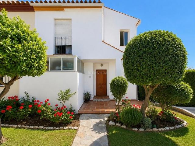 Casa pareada en venta en Estepona, Nueva Atalaya. Preciosa casa pareada en la mejor zona. Casas pareadas.