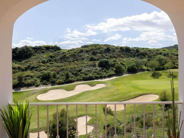Casa pareada en venta en Estepona, Valle Romano Golf. Modernas viviendas mediterráneas con vistas al mar y al golf en Estepona, Costa del Sol. Casas pareadas.