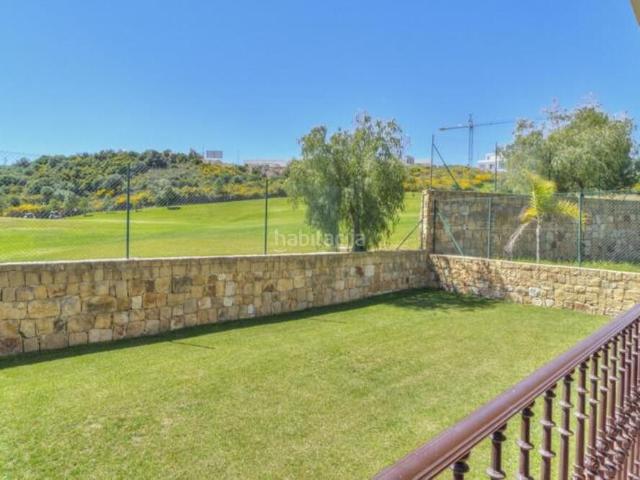 Casa pareada en venta en Estepona, Valle Romano Golf. Refinada vida junto al golf elegante villa pareada en Azata Golf, Estepona. Casas pareadas.