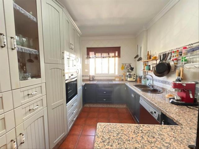 Casa pareada en venta en Estepona, Zona Calvario. SE VENDE ESPECTACULAR CASA ADOSADA DENTRO DE CASCO URBANO DE ESTEPONA. Casas pareadas.