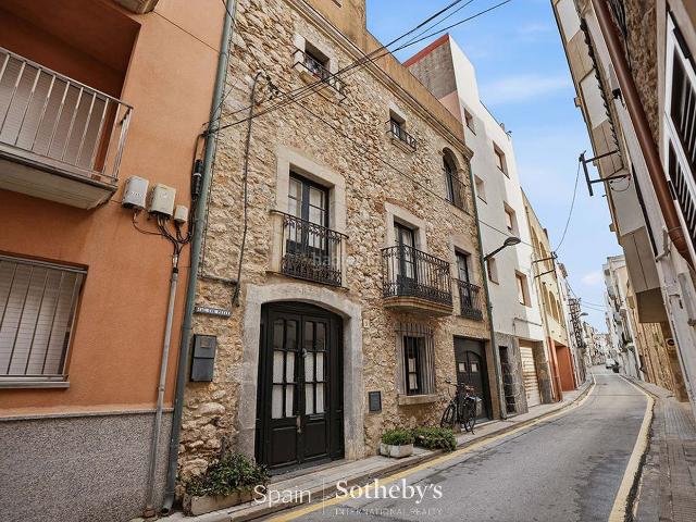 Casa pareada en venta en Escala L´, Nucli Antic Costa Brava. Encantadora casa de piedra del siglo XIX en el corazón de LEscala. Casas pareadas Escala.