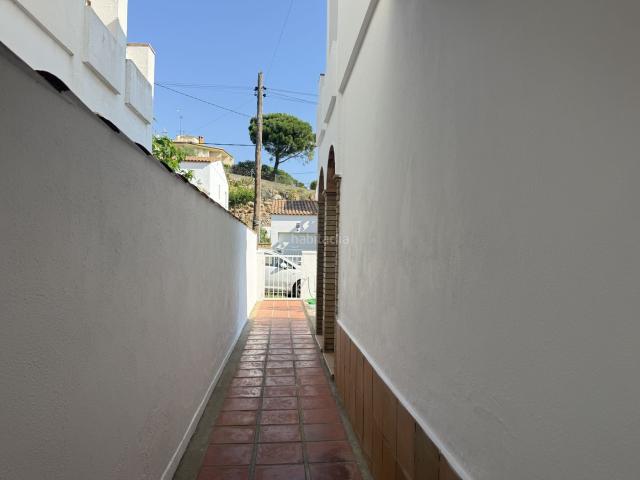 Casa pareada en venta en Escala L´, Port La Clota Puig Sec Costa Brava. CASA APAREADA EN ZONA TRANQUILA. Casas pareadas Escala.