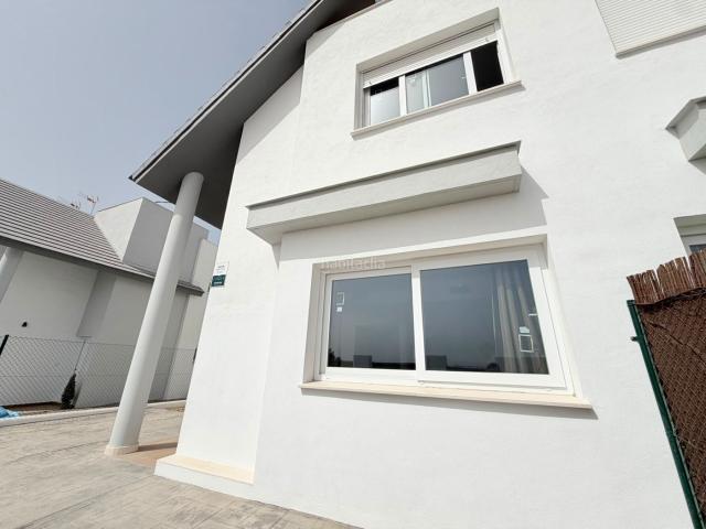 Casa pareada en venta en Espartinas, Colegio Europa. Magnifico pareado en Espartinas. Casas pareadas.
