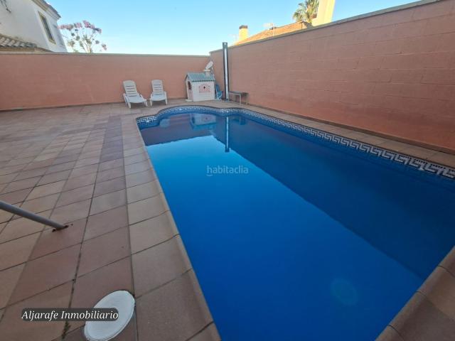 Casa pareada en venta en Espartinas, Espartinas Pueblo. Fantastico chalet pareado con amplias estancias y piscina. Casas pareadas.