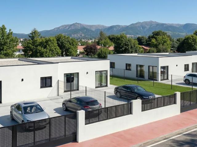 Casa pareada en venta en Espinar El, Los Ángeles de San Rafael. Chalet pareado de una sola planta en Los Ángeles de San Rafael. Casas pareadas Espinar.