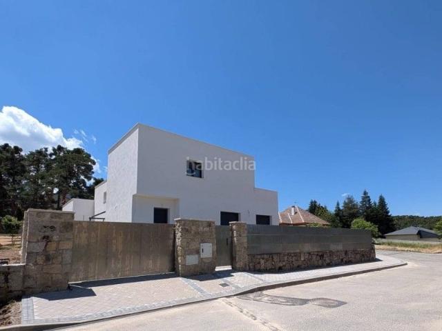 Chalet en venta en Espinar El, San Rafael. Casa adosada en venta en El Espinar Segovia. Chalets Espinar.