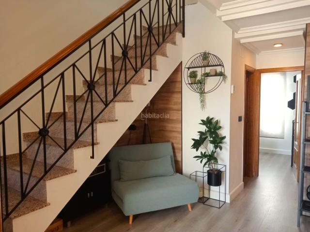 Casa pareada en venta en Finestrat, Balcón de Finestrat Terra Marina. ltpgt ltstronggtChalet pareado con vistas espectaculares en Finestrat ndash Espacio, confort y estilo mediterraacuteneoltstronggt.