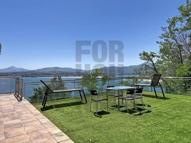 Casa pareada en venta en Hondarribia. Cuando el mar, el puerto y el horizonte forman parte de tu hogar. Casas pareadas.