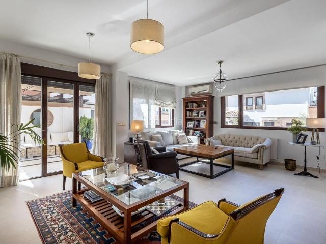 Casa pareada en venta en Huétor Vega. Excelente casa de ensueño con primeras calidades ubicada en Urbanización privada de lujo ubicada en Ladera del serrallo. La vivie. Casas pareadas Huétor.