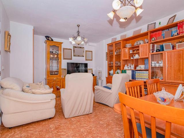 Casa pareada en venta en Íllora. Casa PAREADA en venta en Alomartes Amplia, eficiente y totalmente equipada. Casas pareadas.