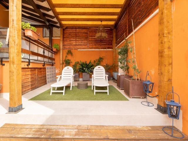 Casa pareada en venta en Jun. Buscas una vivienda donde la calidad, el diseño y el confort exterior se unan? Esta propiedad, ubicada estratégicamente a la entra. Casas pareadas.