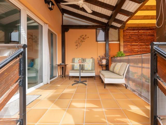 Casa pareada en venta en Jun. ¡SE VENDE ESPECTACULAR CASA PAREADA Y REFORMADA Top con Jardín de Ensueño en la entrada de Jun! 3 DORMITORIOS, 2 BAÑOS PARA ENTR. Casas pareadas.