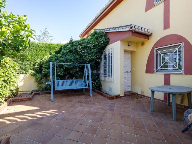 Casa pareada en venta en Ogíjares. Fantástica vivienda en Loma Linda Ogíjares con piscina comunitaria. Casas pareadas.