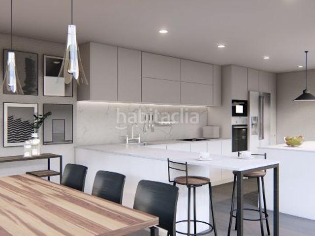 Casa pareada en venta en Oleiros, Dorneda. ESPECTACULAR CHALÉ pareado de esquina al lado del campo de golf URBANIZACIÓN XAZ. Casas pareadas.