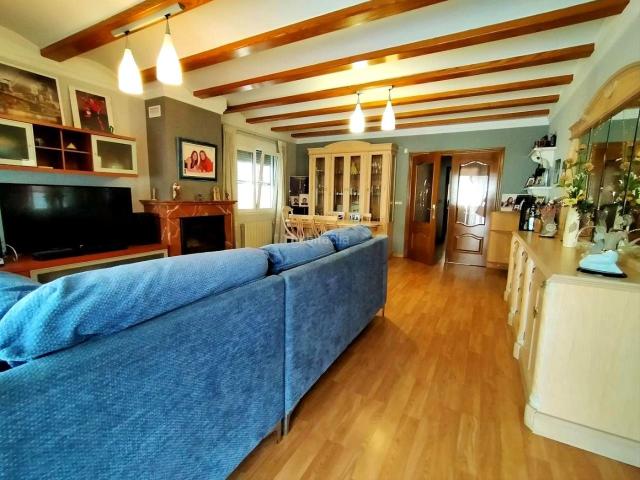 Casa pareada en venta en Oliva, Oliva Playa. Chalet pareado en playa con piscina privada. Casas pareadas.