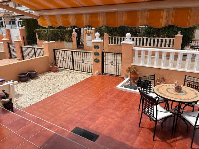Casa pareada en venta en Orihuela, Lomas de Cabo Roig Los Dolses. Preciosa villa de una sola planta con solaacuterium privado en Lomas de Cabo RoigDescubra esta magniacutefica villa de una sola pl.