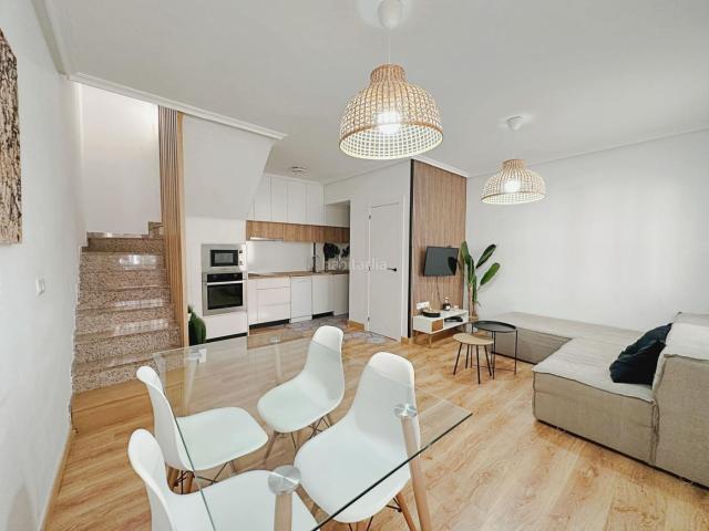 Casa pareada en venta en Orihuela, Playa Flamenca. Adosado a tan solo 1 minuto de la Zenia Boulevard en Orihuela Costa. Casas pareadas.