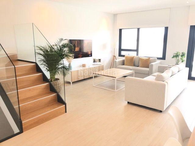 Casa pareada en venta en La Moraleja, Urbanización La Moraleja. Directamente particular. Precioso chalet pareado obra nueva con 300 metros y piscina privada. Casas pareadas La.