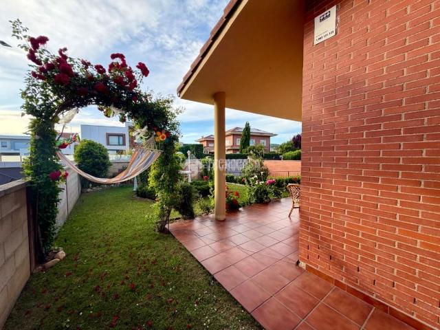 Casa pareada en venta en León, Las Eras de Renueva. Casa en venta en León. Casas pareadas.