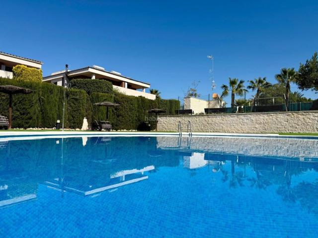 Casa pareada en venta en Molina de Segura, La Quinta. Magnífico pareado en La Quinta con terraza acristalada y jardín privado. Casas pareadas Molina de.