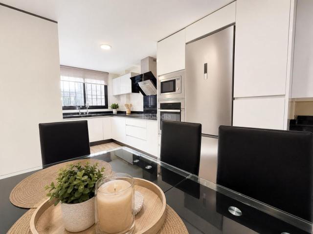 Casa pareada en venta en Molina de Segura, La Quinta. Pareado con jardín privado, terraza acristalada y piscina en La Quinta. Casas pareadas Molina de.