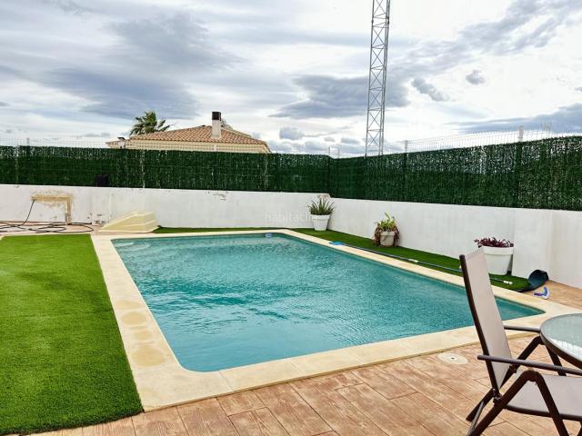 Casa pareada en venta en Monserrat. Pareado urbano en Montserrat. Casas pareadas.