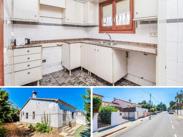 Casa pareada en venta en Mont roig del Camp, Poble Costa Dorada. Solvia Inmobiliaria Chalet adosado Montroig del Camp. Casas pareadas Mont roig del.