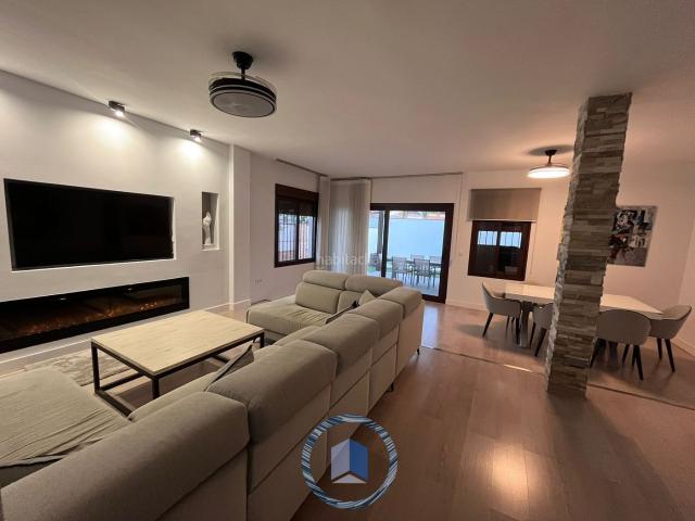 Casa pareada en venta en Montequinto, Condequinto. Casas pareadas.