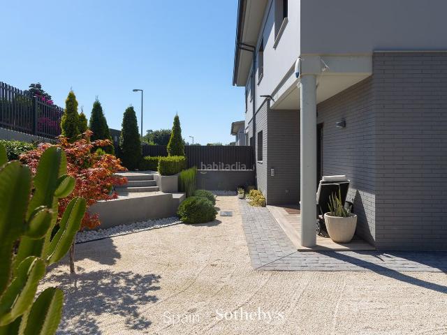 Casa pareada en venta en Mataró, Can Quirze. Casa de diseño, con vistas mar y piscina en Can Quirze Mataró Costa BCN. Casas pareadas.