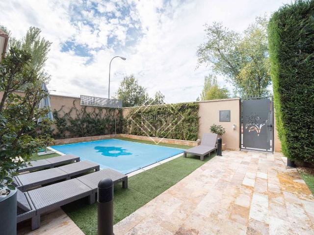 Casa pareada en venta en Madrid, Ciudad Universitaria. Casas pareadas.