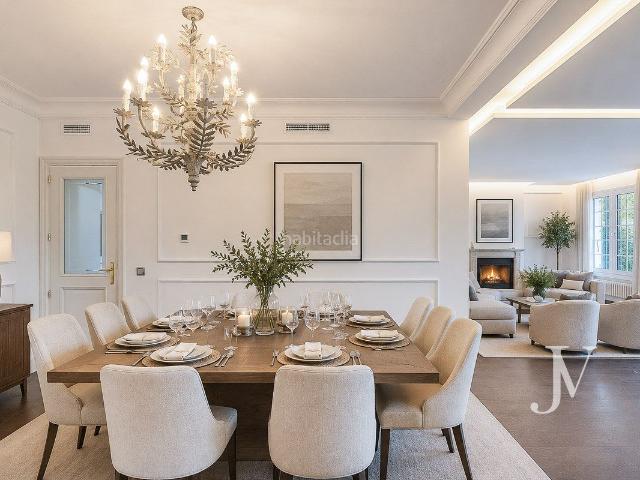 Casa pareada en venta en Madrid, Conde Orgaz Piovera. Parque Conde de Orgaz Seguridad 24h control de acceso a visitantes Chalet de 5 dormitorios 5 banos jardin piscina. Casas pareadas.