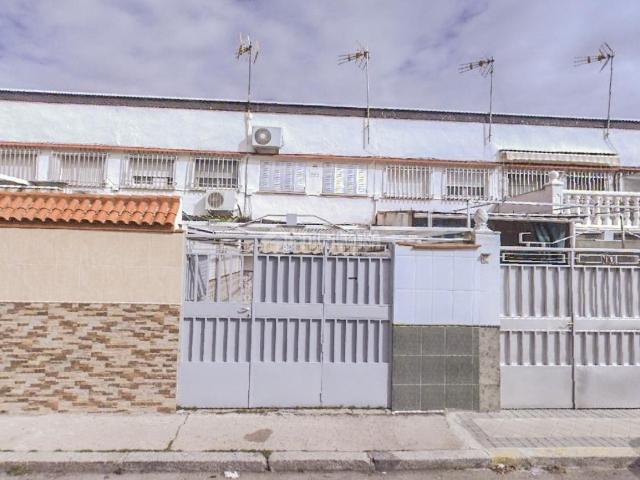 Casa pareada en venta en Madrid, Entrevías. Casa en venta en Madrid. Casas pareadas.