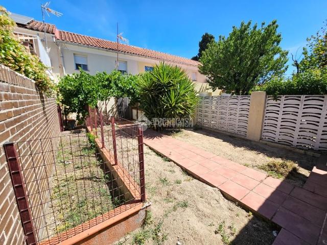 Casa pareada en venta en Madrid, San Isidro. Casa en venta en Madrid. Casas pareadas.