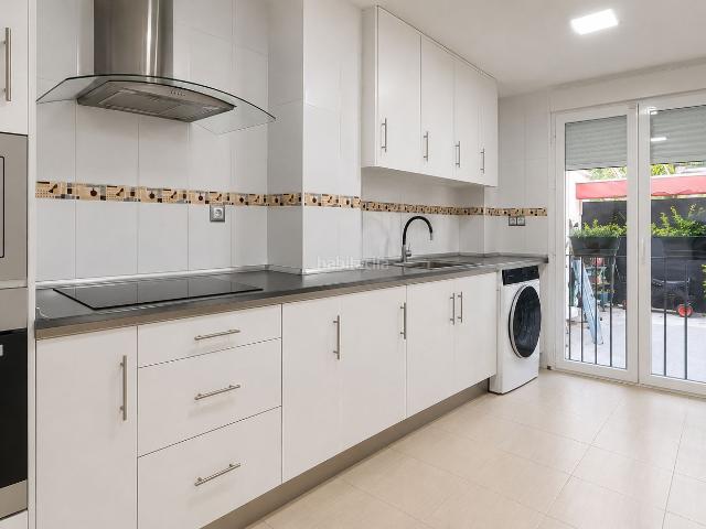 Casa pareada en venta en Málaga, Campanillas. Chalet pareado en venta en Calle Compositor Carmelo Bernaola. Casas pareadas.