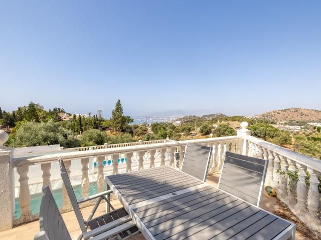 Casa pareada en venta en Málaga, Cerrado de Calderón Hacienda Paredes. Chalet Pareado en Cerrado de Calderón. Casas pareadas.