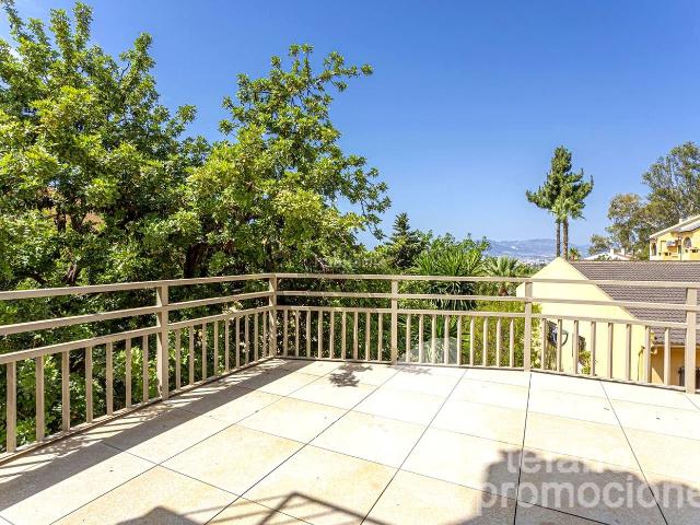 Casa pareada en venta en Málaga, Cerrado de Calderón Hacienda Paredes. EXCLUSIVIDAD, Y ELEGANCIA, EN CERRADO DE CALDERÓN, DESCUBRE ESTE ENCANTADOR CHALET PAREADO, COMPLETAMENTE REFORMADO A.