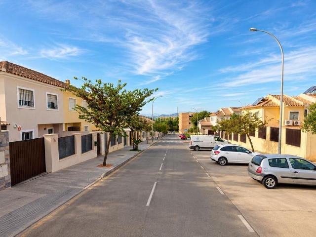 Casa pareada en venta en Málaga, Distrito Zeta Recinto Ferial Cortijo de Torres. Tu nuevo hogar en la Málaga del futuro!. Casas pareadas.