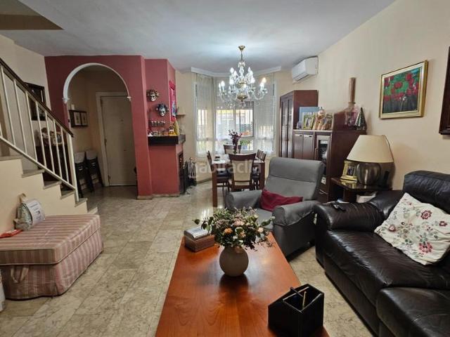 Casa pareada en venta en Málaga, El Consul Ciudad Universitaria El Romeral. CHALET PAREADO EN TEATINOS. Casas pareadas.