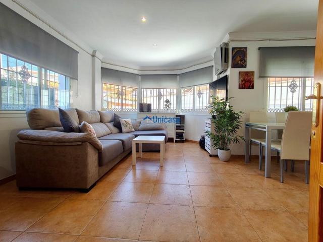 Casa pareada en venta en Málaga, Fuente Alegre El Chaparral Los Morales. Mucho más que una casa espacio, piscina y dos estudios independientes. Casas pareadas.