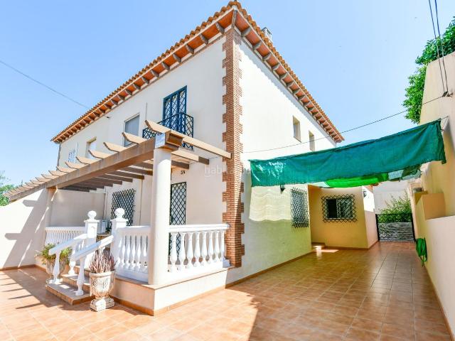 Casa pareada en venta en Málaga, Fuente Alegre El Chaparral Los Morales. Magnífico chalet pareado en Puerto de la Torre Espacio, luz y calidad de vida en uno de los barrios más demandados de.